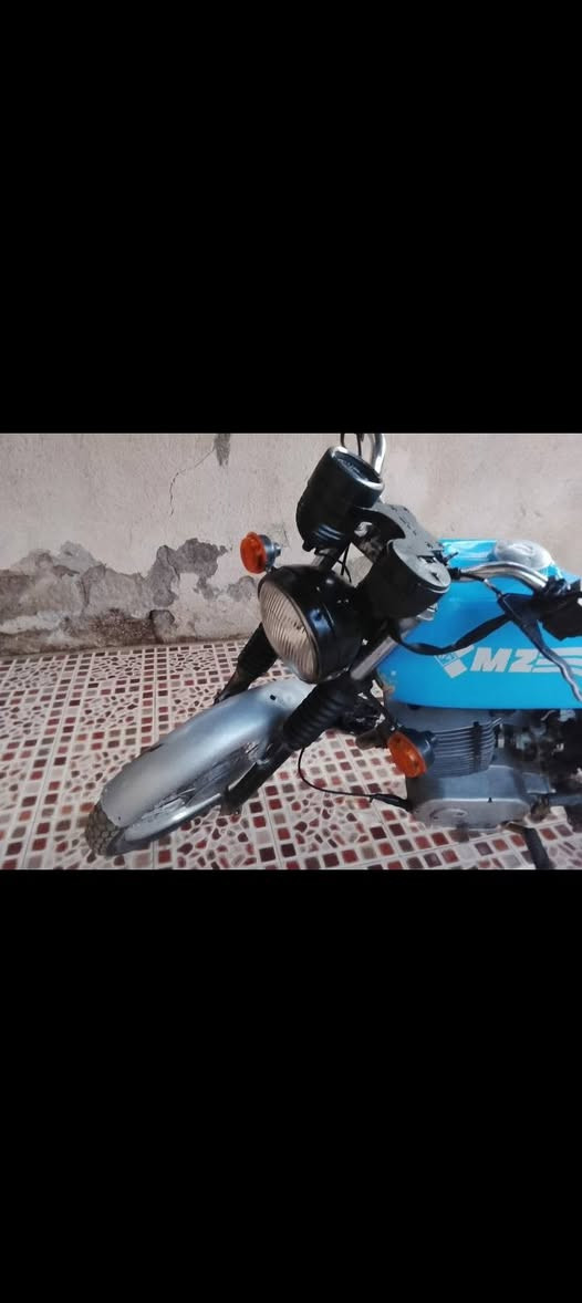 السلام وعليكم امزت 82 دراجه جاهزه ماكينه وكير كفاله سعر 900 وبيها مجال مكان واسط  العزيزية رقم الهاتف ***********
