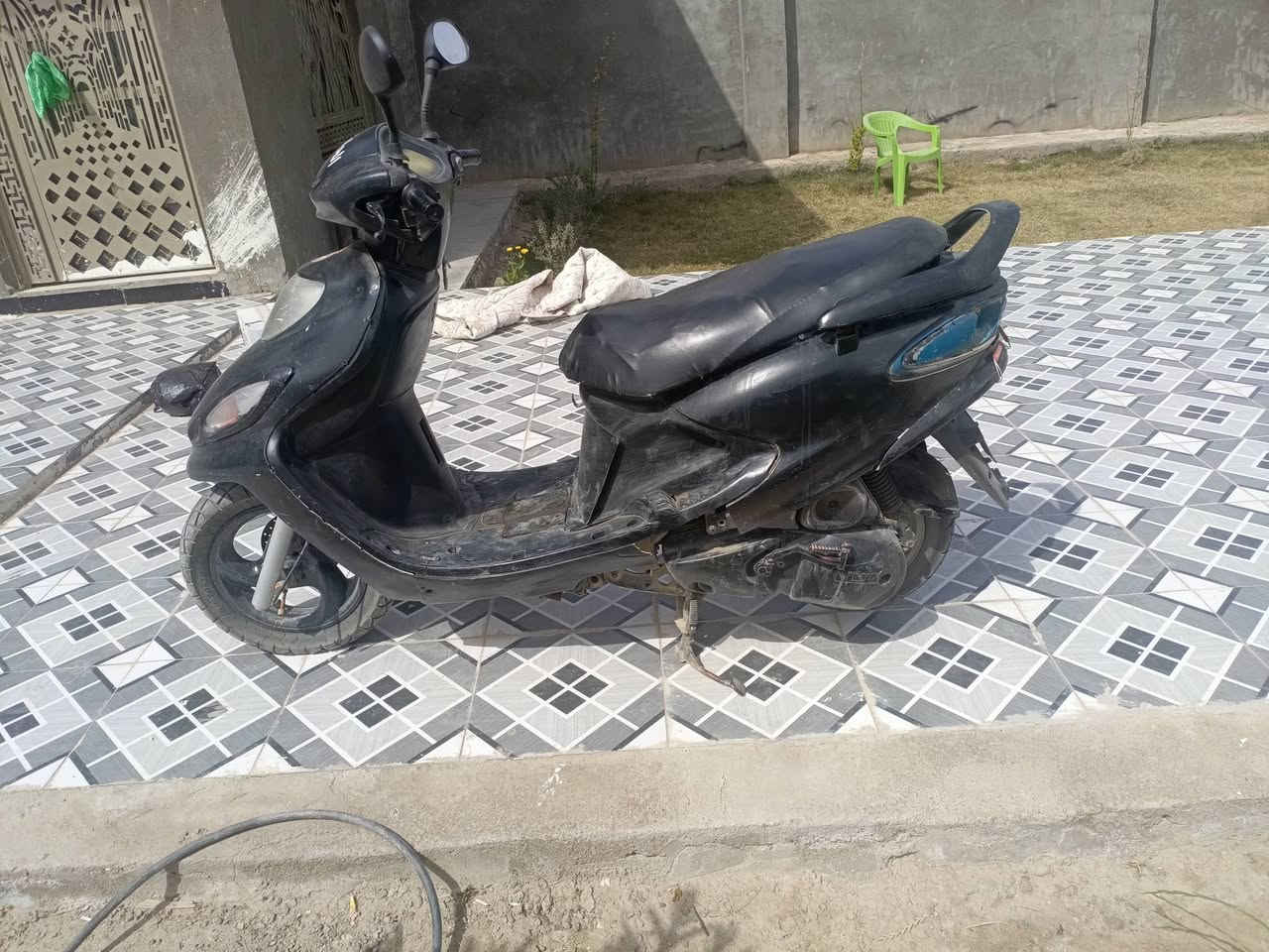 السلام عليكم دراجه دولفين للبيع كامله كله شغال تايرات نضاف لايتات أشاير كامله المكان  القاسم نقص كتف شحن وبيهه خيط بخار الشراي يجي خاص السعر 150 وبيهه مجال للشراي للأستفسار ‏‪***********‬‏
