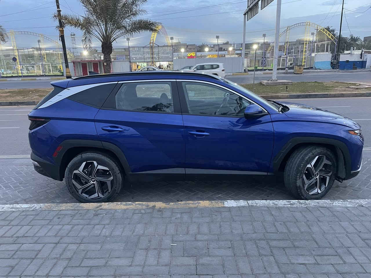 السلام عليكم : للبيع توسان موديل ٢٠٢٣ وارد امريكي 
بيها صبغ من امريكا قبق الجنطة فقط والدعامية الخلفية مفتوحة فقط غيرها مكفولة السيارة وبدون ايرباك 
 فول مواصفات 
بصمة فتحة كشنات جلد وكهرباء وتدفئة مقاعد 
رادارات امامية خلفية وجانبية 
شاحن وايرلس 
تبريد قطعتين 
عداد شاشة دجيتال
محرك ٢٥٠٠ فور ويل دفع رباعي 
جنطة كهرباء 
تشغيل عن بعد 
ماشية ١٧ الف فقط 
السعر ٢١٥ مكاني جميلة 
للاستفسار : ***********
