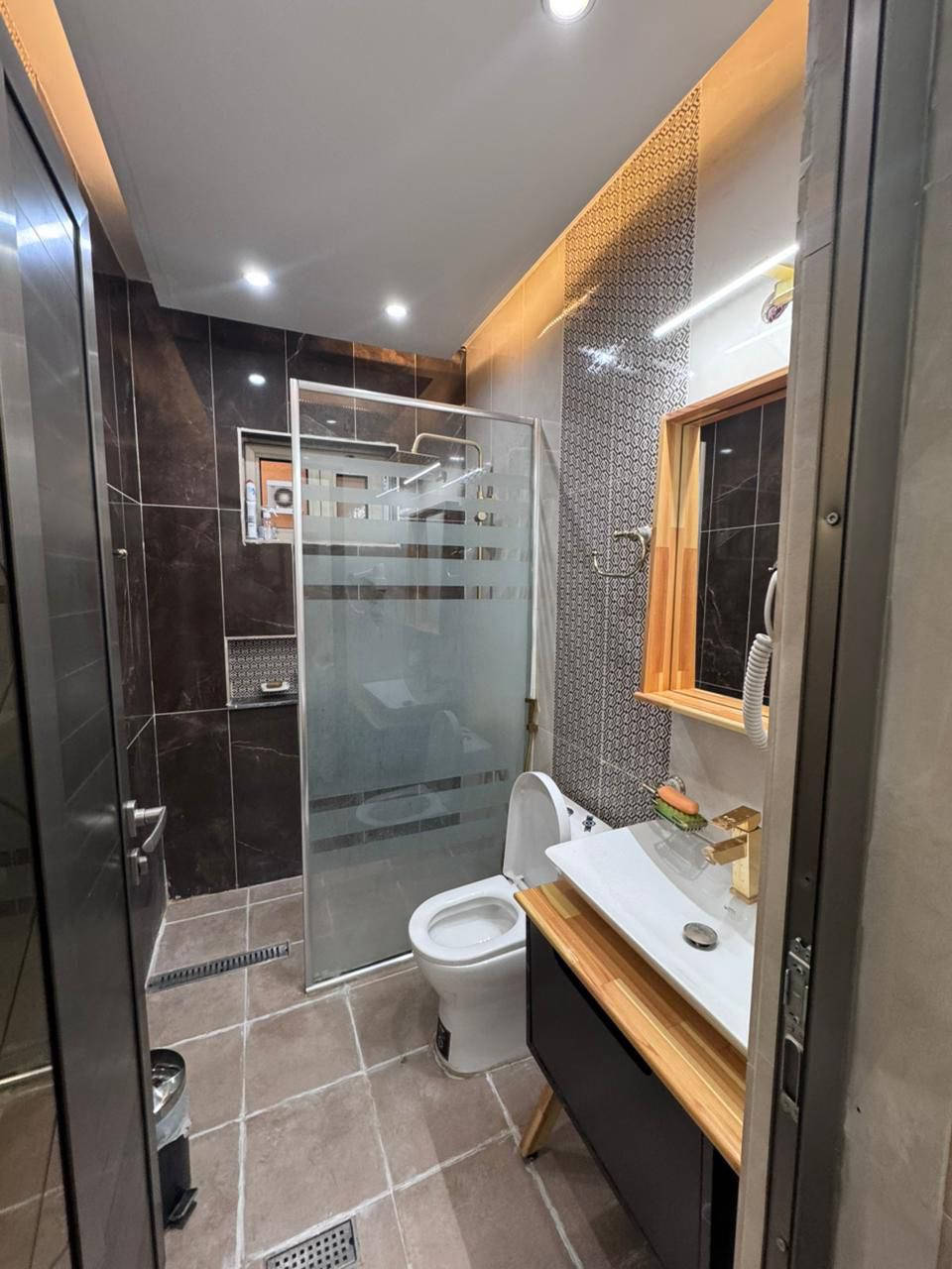 🔥مشتمل أرضي معزول للايجار مفروش في المنصور🔥

مشتمل أرضي للايجار في المنصوو يحتوي على صالة ومطبخ وغرفتين نوم وخدمات صحية مؤثث  بلكامل اثاث درجة أولى

#العنوان:

المنصور/العناب خلف شركة زانج روفر

#للاتصال_أوالمعاينة:
***********
