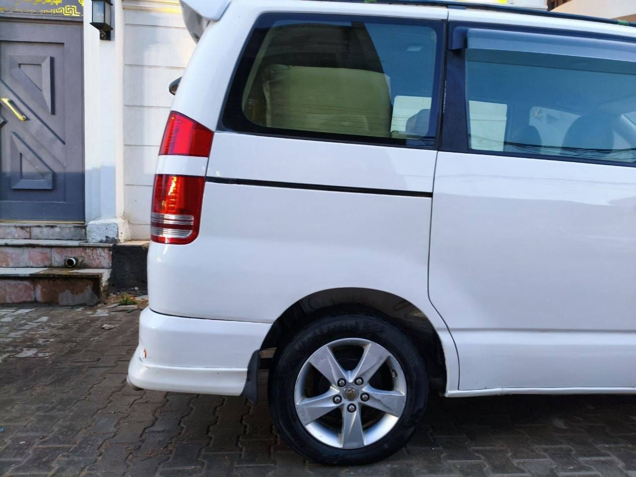 السلام عليكم ورحمه الله
لبيع نوها موديل 2005 
رقم نجف دولي بسمنه تحويل ثاني يوم تو ويل 
السياره كفاله عامه ما عده الصبغ مصبوغه احزام للجماليه السياره تحويره جديده هستونه عايديه بيه
 مكينه وكير بل كارتون  تيربو 2400 
كشنات جلد 7 راكب 
تحكمات مري 
السياره لحايه ويل 16 تخم تاير جديد حداديه جديده 
تبريد 3 قطع ثلاجه شاهد الله السياره فول ما عده الفتحه 
شاشه تاب السياره  جديده 
وجاهز من كل شيء 
السعر 115 وبيه مجال 
لستفسار ***********
العنوان النجف الاشرف قضاء المشخاب
