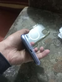 ايفون 11 عادي وتربروف ابلادي على وضع شركه  شرط ضد المي نموذج M ذاكره 6...