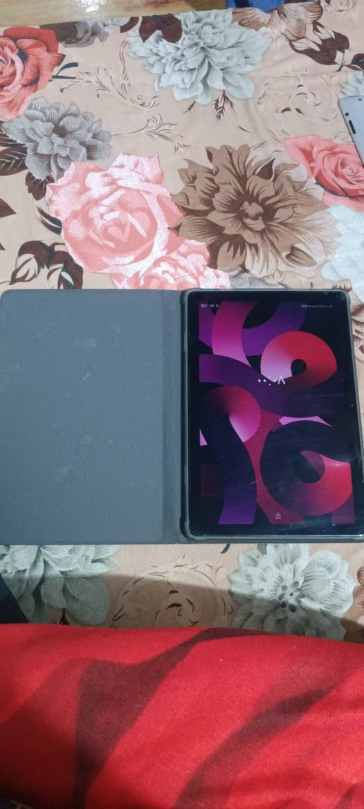 السلام عليكم ايبادات للبيع
الاول ايباد 4 كامل ملحقات ب60 وبي مجال 
الثاني ايباد Tap 17 pro ب100 وبي مجال ملاحضة الجهازين للتصفح ولبعض الالعاب مال اطفال يشتغل وسريع مكاني زعفرانية ***********
