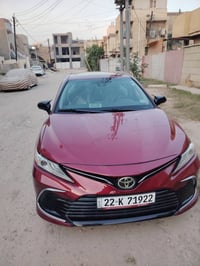 كامري موديل ٢١ فول ماشيه ٢٧٠٠٠ مايل ضرر بسيط سطحي بالبنيد بدون ارباك ن...