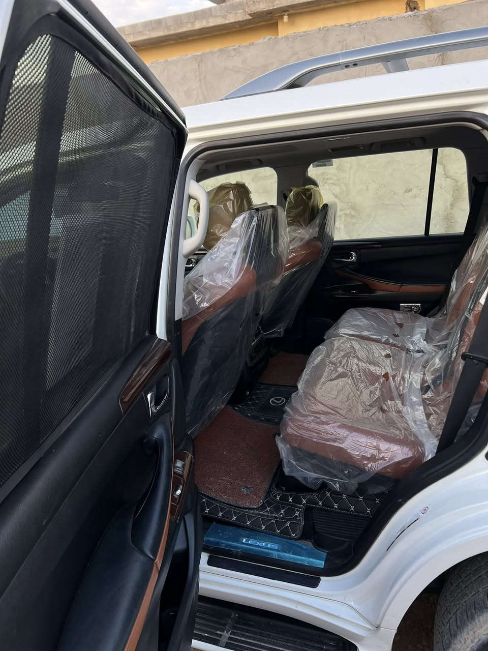 السلام عليكم لكزس 2014 بريم فول مواصفات للأخير فتحة كشنات جلد لون جكليتي جكات السياره مقبطه مواصفات بيها بارد صفحة اليمنه جاملغ امامي شبر والخلفي كارت على كد فره البك لايت كير مكينه اكفلك ياهم كفاله عامه شرط الفحص سعرها 4 يعني اربع شدات وبيها مجال قليل وترهم مراوس بـ سياره اقل مكاني بصره كرمه علي للاستفسار اكثر رقمي ***********
