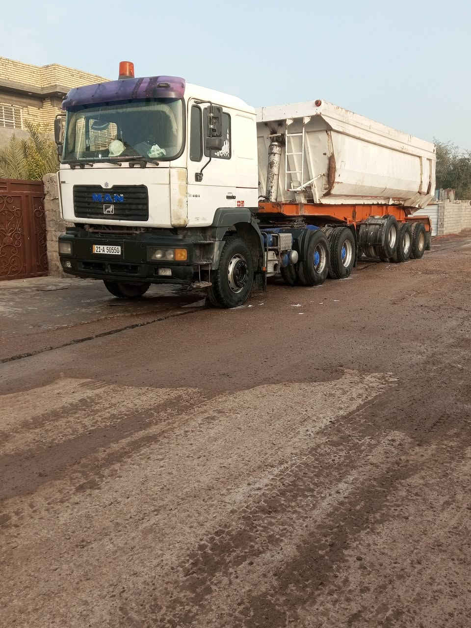 للبيع راس وعربانةمان صقر موديل 2001 مجموعة نص جيف مكينة 464 كير حصيرة مربوطة قلاب اربع دناكير بسمي ***********
