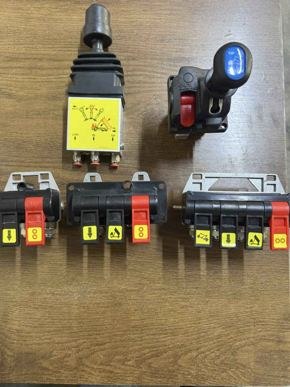 محل (عزيز فاروق)وكيل وحيد بالعراق
أربيل الصناعه الشماليه
يوجد توصيل محافظات العراق

0750 440 6322 ☎️
0773 440 3232 ☎️
