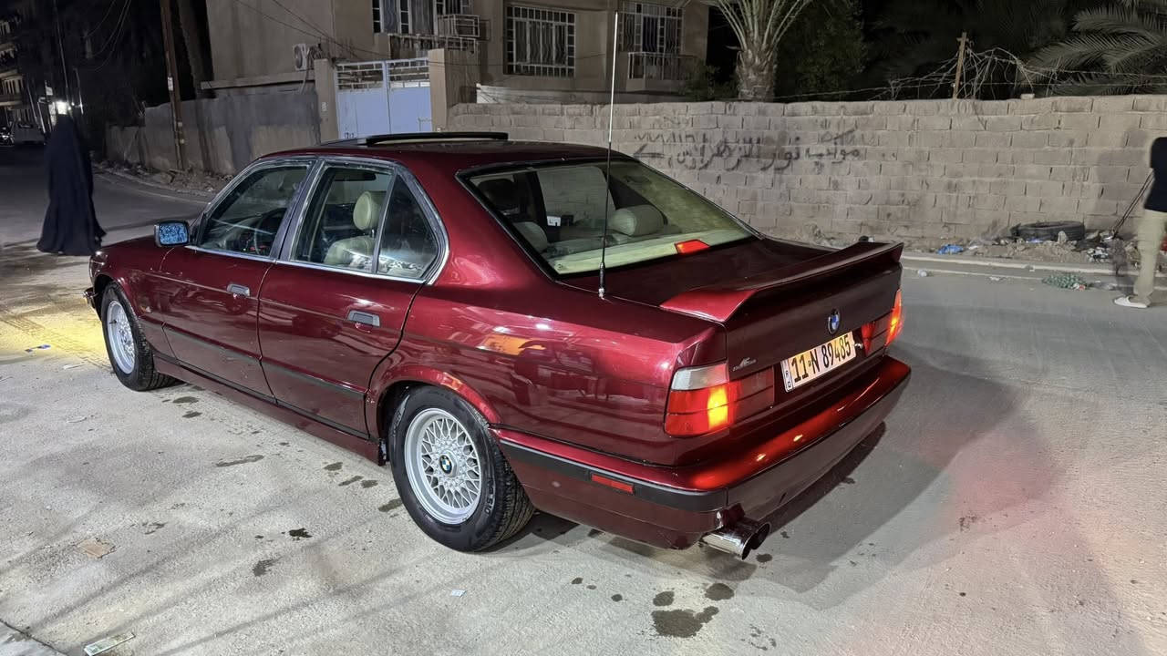 BMW 525i 1992 سنوية وهزة ورقم جدد
سيارة جاهزة من كل شي 

سعرها ٧٥ وبيها مجال بسيط 

مكانها كربلاء ، للتواصل والاستفسار هذا الرقم :***********
