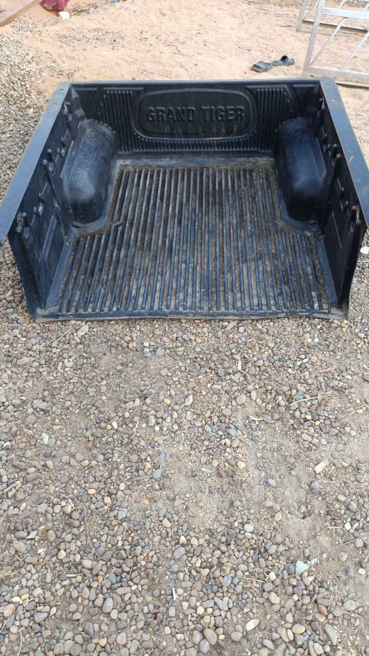 سلام عليكم عندي هذني للبيع ابطانه مال بدي ما كراند تايكر وعندي هذا المحجر هم مال بيكم  شوفت عينك رقم الهاتف ***********
اسيا ***********
