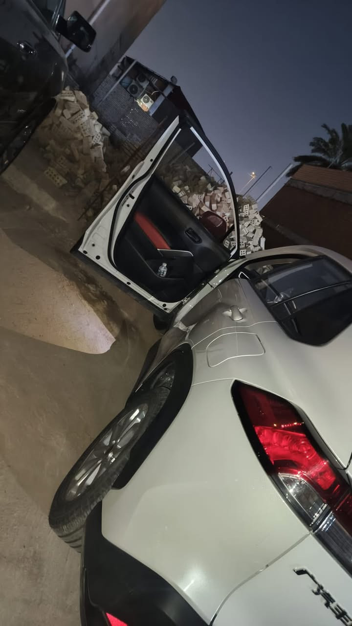 فورت لاندر ( كروز ) 2025 ماشية 29 الف مكاني شارع فلسطين السيارة فول الشراي يتصل ***********  السعر 25.500 عراقي بعني خمسة وعشرين مليون وخمسمية
