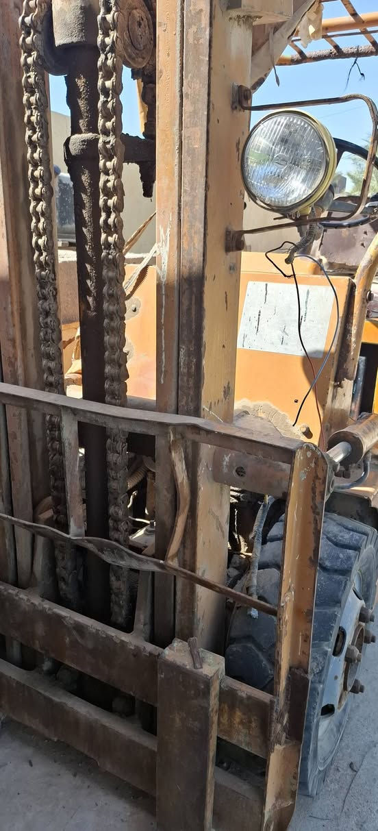 للبيع رافعه شوكيه 2 طن كوماتسو
حركات 2 محرك ازوزه
***********
