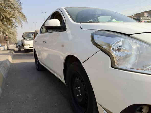 نيسان سني هندي بليته زركه موديل ٢٠٢١ رقم اربيل بيهه الجاملغ الأمامي ربع منه بارد والجاملغ الخلفي الأطار بيه بارد وبيهه دحجات موضحه بالصوره مكفوله من الصبغ والمعجون السعر ١٠٥ مكاني بغداد الحريه ***********
