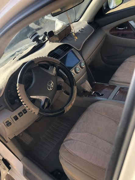 السلام عليكم
اخوان سياره كامري موديل 2010 خليجي فول مواصفات 
اللون ابيض رقم قادسيه بأسمي تحويل مباشر 
سنويا الى 2027 بيها طخات بسيطه موضحه بالصوره 
تبريد قطعتين 
طخم تاير جديد
فتحه سقف 
تحكم استيرن 
مثبت  سرعه 
برده كهربائيه 
شاشه وكامره 
كير محرك مكفولات
السياره جاهزه من كلشي برغي ما تحط عليها 
منضومة غاز (سياره تمشي بلاش ) 
السعر 125 وبيها مجال بسيط 
رقم الموبايل ***********
