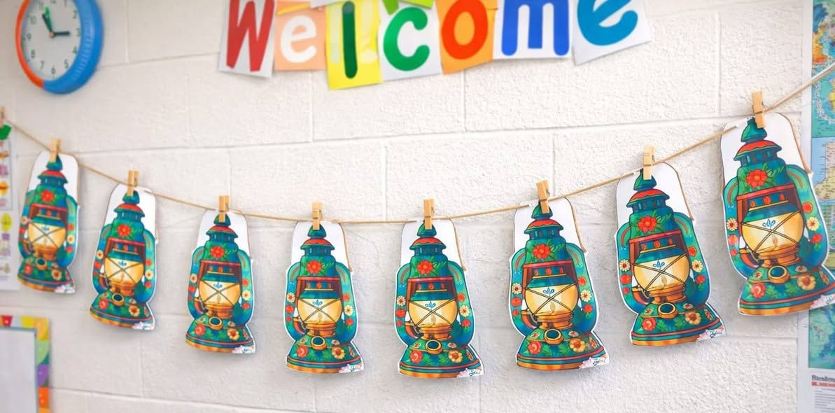 🌙✨ بكج رمضان للمدارس والروضات ✨🌙
للمهتمين بغرس حب شهر رمضان في نفوس تلاميذهم وإضافة أجواء روحانية جميلة داخل الصف 🤍📚
خلي صفكم يلمع بأجواء رمضانية مميزة ومتكاملة ✨
🎁 محتويات البكج:
📸 إطار للتصوير بتصميم رمضاني مميز (مثالي لصور الذكرى)
🎊 نشرتين رمضانية (عدد 2) – طول كل نشرة 2 متر
🖍️ لوحات ترتيب السبورة بتصاميم رمضان الجميلة
🚪 ستيكر باب مكتوب عليه:
🌙 رمضان أحلى مع صف … (يُكتب اسم الصف حسب الطلب)
🗓️ إمساكية رمضان حجم A4 لاصقة للصف
كل التصاميم بألوان ثابتة وجودة طباعة عالية 👌
إمكانية تخصيص الاسم + اسم المدرسة ✨
📌 الكمية محدودة حتى نضمن سرعة التنفيذ
📩 للحجز والاستفسار راسلونا خاص
— My print للطباعة المميزة 🌙💛
#بكج_رمضان
#تزيين_مدارس
#تزيين_روضات
#أجواء_رمضانية


**إذا كنت صاحب هذا الإعلان وتريد حذفه لأي سبب، رجاءا أرسل رسالة إلى الدعم الفني**