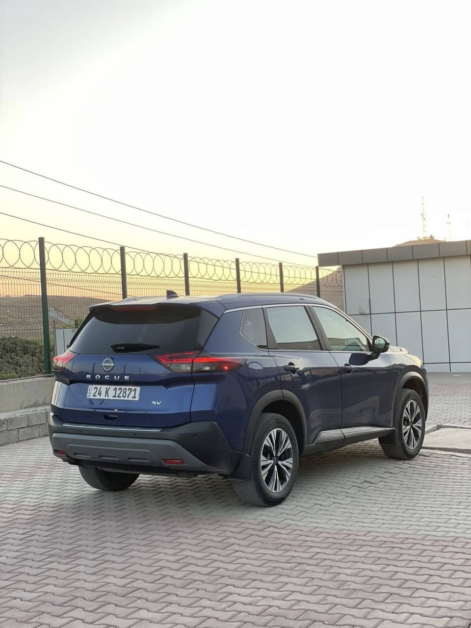 Nissan ROGUE كلين تايتل
نيسان روج 2023 فول موصفات 
3 سلندر 1.5 توربو
1. بانوراما 
2. لون نيلي مميز 
3. كفاله عامه 
4. ماشيه 41 الف كيلومتر
5. صندوق كهرباء 
8. حساسات 360 درجه + كأمره 
9. رادارت جوانب امامي خلفي 
10. بصمه تشغيل و ابواب 5 بصمه 
11. تشغيل عن بعد 
12. داخل لونين
13. كشنات هيتر
14. ستيرن هيتر
15. شاشه جبيره 
16. هند بريك بصمه 
17. اتو هولد 
18. اتو بارك 
19. تحديد مسار 
20. استيران D سبورت 
21. رقم دهوك باسمي تحويل مباشر 
22. مكان السياره زاخو/دهوك
23. الاستفسار *********** 
24. السعر١٨٣ ورقه
