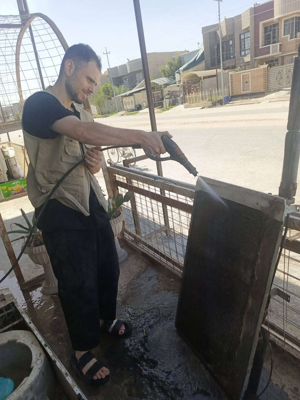 تمت ادامة وغسل سبلت كنتوري ٣ طن نوع يورك في حي العطاء لماركت الاخ زيد 

تم فتح وتنصيب سبلت جداري ٢ طن غاز ٢٢ نوع اوكس في اسواق حيدر ابو مهيمن 

ورشة سيف حكيم لصيانه وتنصيب وأدامة كافه اجهزة التبريد 
***********
***********
