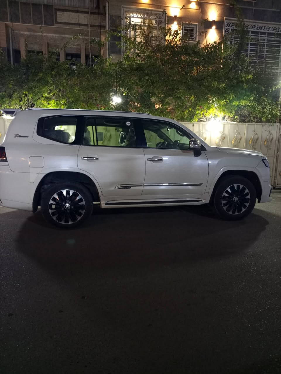 لاندكروز 2010 محدث 2022 مصبوغه حزام شرط بدون حادث رقم بغداد باسمي  ***********
