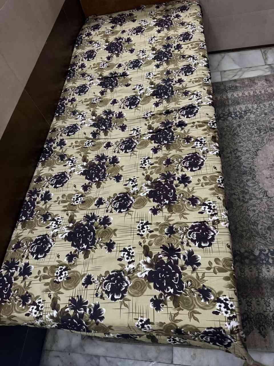 سلام عليكم للبيع سرير نفر واحد عدد اثنين سعر الواحد 25
***********
