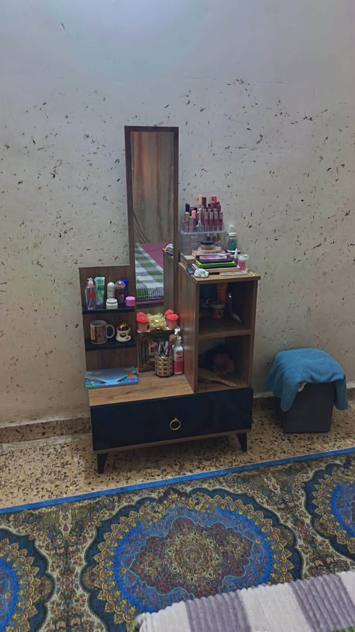 السلام عليكم اغراض بيت للبيع
غرفة نوم 5 قطع السعر 500 بيها مجال

ثلاجه18 قدم 300 بيها مجال

كاونتر مترونص مرمر بدون سنك تكمه 150

مكيف طن ونص 380 بي مجال بسيط

مبرده  حجم 2 ونص 125 بيها مجال 

طباخ منضدي 50

غساله 12 كيلو 140 

شاشه حجم 32 بدون نت 65 بيها مجال بسيط 

الشراي يتصل عالرقم ***********

الزعفرانية شارع الطاقه قرب عيادة حجي تقي
