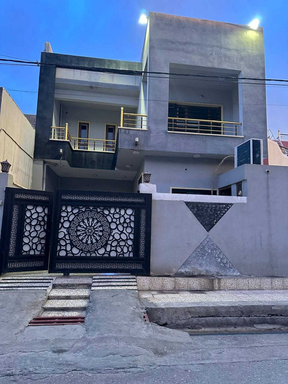 اعلان 
دار طابو صرف للبيع 
العنوان قصبخانه 
المساحة 150 متر طابقين 
يتكون الدار من......
استقبال غرفة نوم مطبخ حمام تواليت 
طابق ثاني 
ثلاث غرف نوم 
الدار بناء حديث 
والسعر مناسب جدا 
للاستفسار الاتصال على الارقام التاليه 
***********
***********
