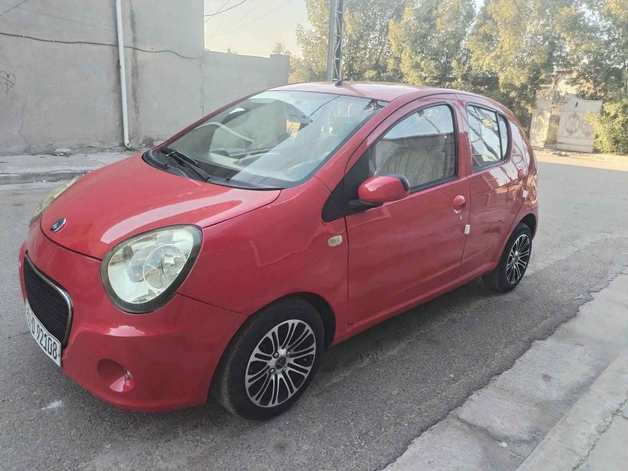 بانده ٢٠١٢ للبيع سياره هزه وارقام جدد  كير اوتوماتيك محرك وكير كفاله سياره جديده ماشيه ٦٠ فقط مابيهه اي نقص تبريد تدفئه كهرباءيات صدر جديد شاشه كامره سنترلوك رموت تخم تاير دواخل نضيفه جدا سياره جاهزه وحلوه العنوان البياع *********** و  *********** السعر ٥٥ بغداد, العراق
