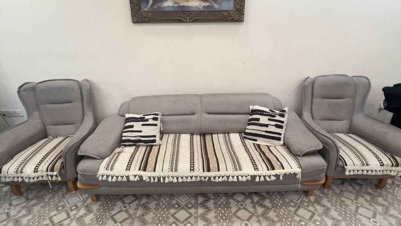 قنفات تركي للبيع  10 مقاعد 
الضهر مالته قلاب وياهن 6 كوشات
نظيفااات ومابي اي ضررر 
رايدي ب700 وبي مجال بسيط للشراي
العنوان بغداد منطقه المشتل شارع الجامع

‭0771 859 9301
