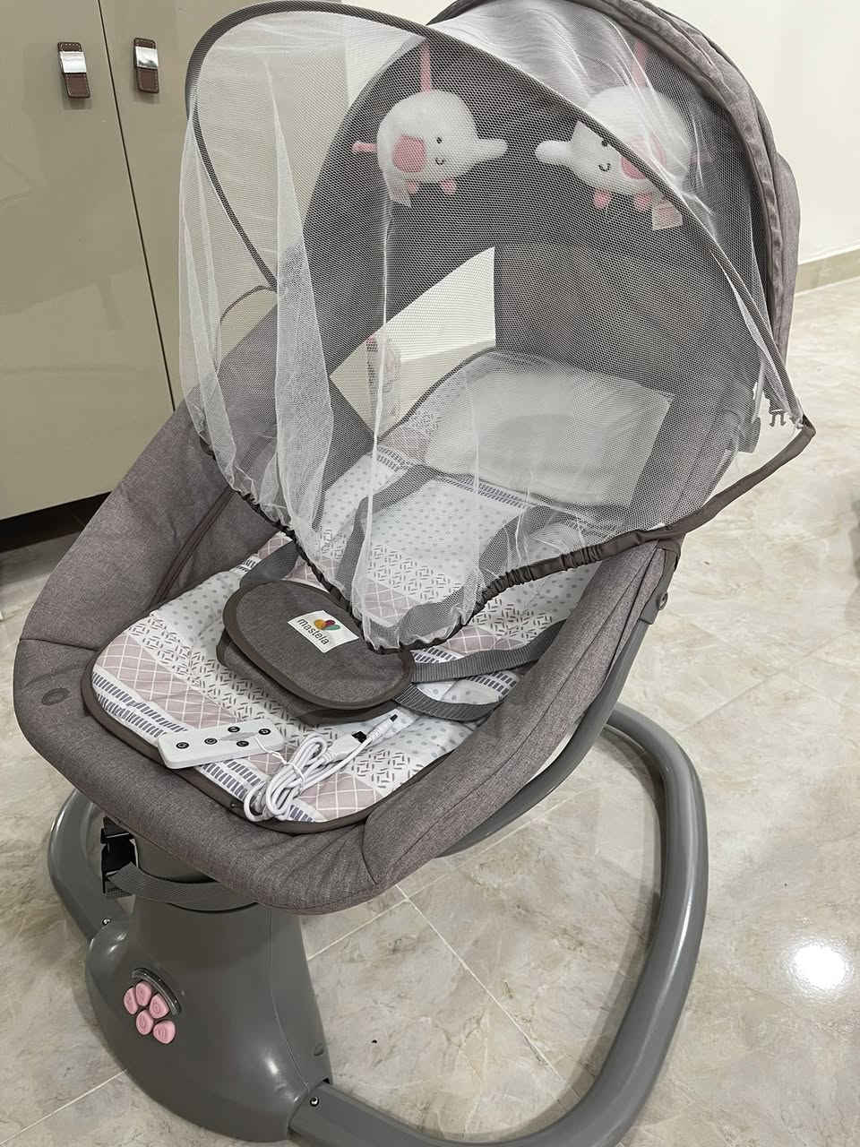 عندي هذا الكاروك هزاز كهربائي جابو هدية وماعندي مكان شقتي صغيرة جديد بعدة بالكارتونة ماركة موستيلا تحكم سرعات يخبل بنات ابيعة ب40 وعندي توصيل الي تريدة تتفضل خاص🤍


**إذا كنت صاحب هذا الإعلان وتريد حذفه لأي سبب، رجاءا أرسل رسالة إلى الدعم الفني**