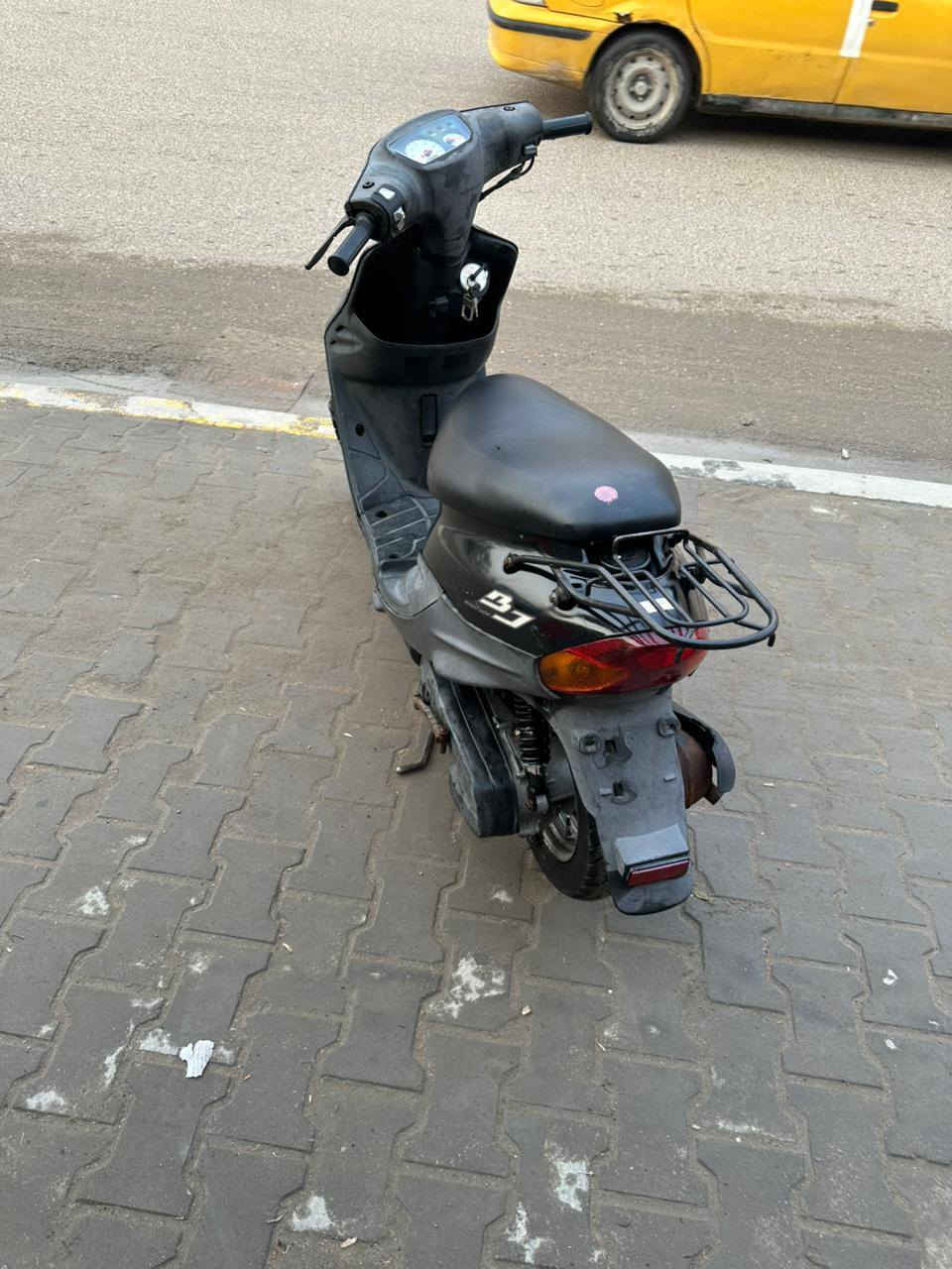 السلام عليكم 
دراجه تسع زروف يباني مامفتوحه كامله سلف هندر اشايره كهربائيّاته كله شغاله دراجه نضيفه ومال حاويه للبيع السعر 500 مكاني ابو لخصيب *********** البصرة, العراق
