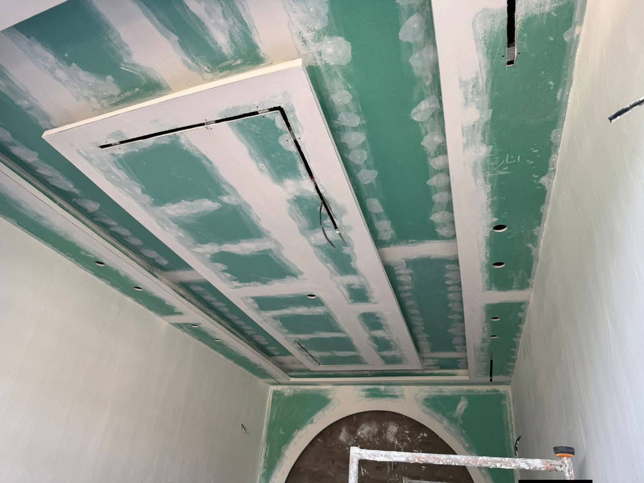 ✨‏‪***********‬‏✨
نقدّم جميع أعمال الديكور باحترافية و جوده عالية:

✔️ جبسن بورد حديث
✔️ سقوف ثانوية
✔️ بوردكس
✔️ بديل الخشب
✔️ ورق جدران
✔️ بديل الرخام
✔️وكل مايخص الديكور الدخلي والخارجي والاصباغ والحداده وعوازل الاسطح 
تنفيذ دقيق، ذوق عالي، وأسعار مناسبة
📍 العمل داخل النجف الأشرف
