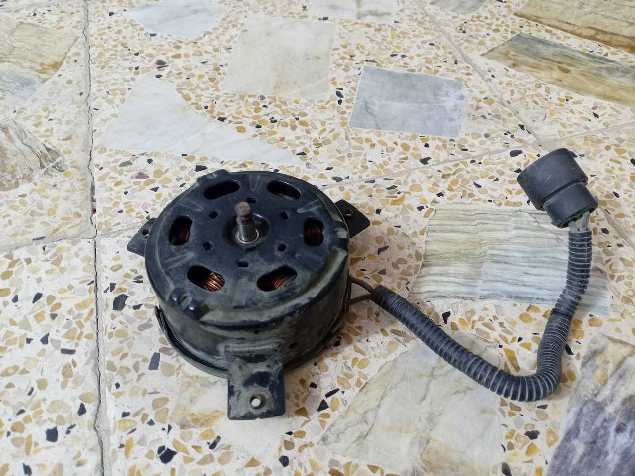 اللايت سيراتو ١٧ ابو اللد اصلي شغال إذن طاگة. بقية الغراض و المروحة تفصيخ مال فورتي ١٧ سعرهن كلهن ١٥٠ الف مكانهن النجف


**إذا كنت صاحب هذا الإعلان وتريد حذفه لأي سبب، رجاءا أرسل رسالة إلى الدعم الفني**