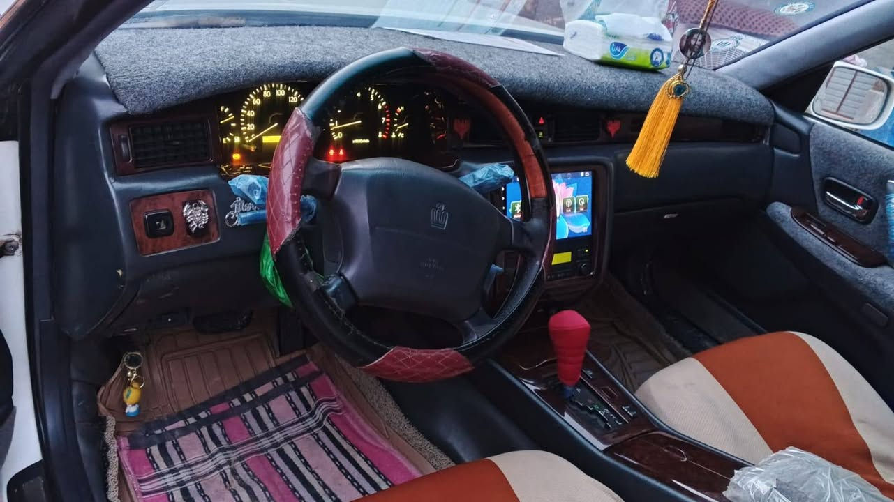 سلام عليكم اخوان كراون راس ثور للبيع مديل 96 سياره كفاله كصه ونقل وضربه وكير ومكينه المحرك 3000 سياره بسمي سنويه ل 28 رقمها بصره جاهز من طول الطول سعرها 115 وبيه مجال رقم الهاتف ***********
