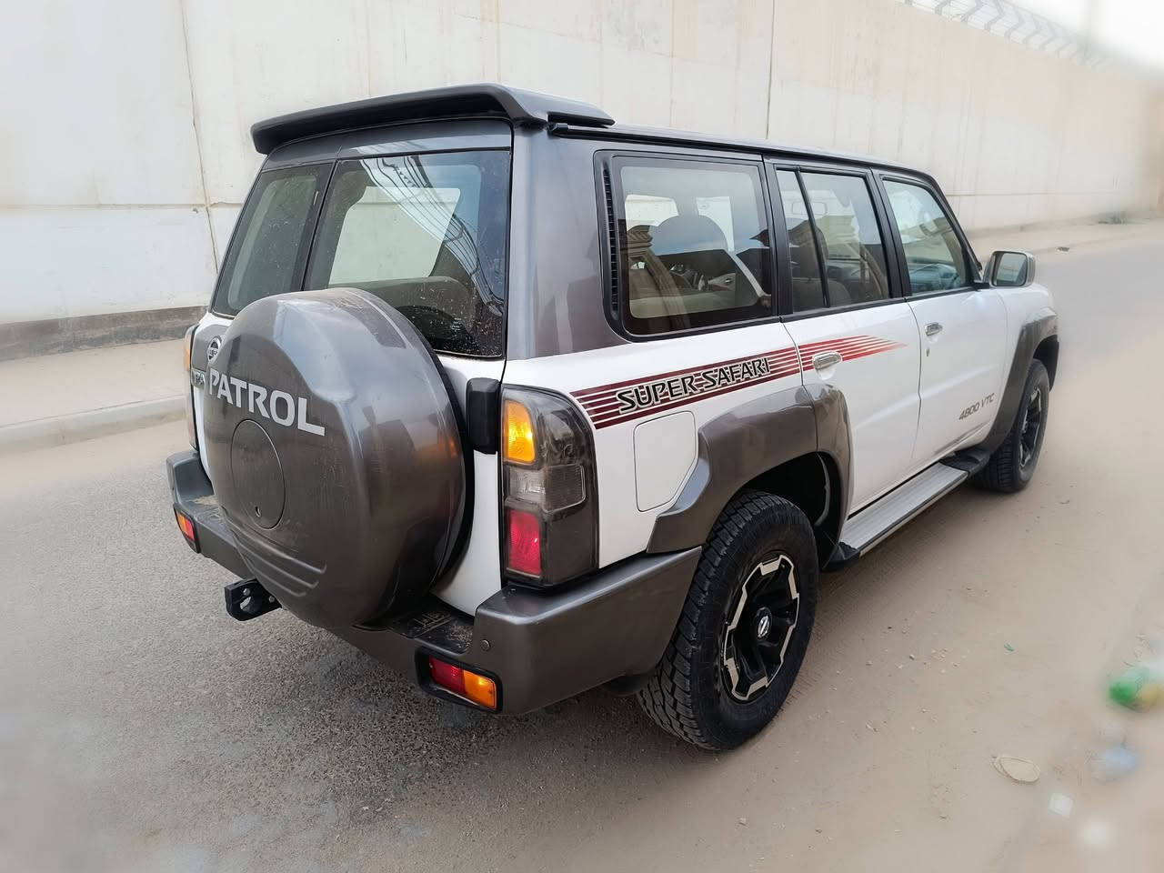 للبيع فقط السماوه *********** السعر ١٢٠ بيه حك الجيه  مكلف بالنشر 
باترول سفاري ٢٠٠٢ مكينه مزوده تاهو ٥،٣ سياره مافيها نقص جاهزه وحلوه رقم أربيل اصولي كير بلاد جديد فور ويل شغال ثقبل وخفيف ودفلوك  يعني أصحاب البر الكشتات والسفرات هاي جدا مناسبه لان ابد ما تصرف، دبل تانكي فيلبام دبل وداخله صيانه وسيرفس قبل اسبوع
