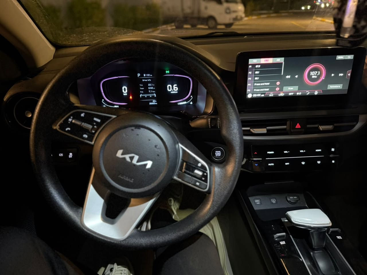 موديل 2024 ماشيه26 كفاله عامه K3 
 
السياره فقط بيع   فول معروفه موصفاتها

فتحه
بصمه 
جلد 
شاشه كار بلي 
سايد بريك دكمة 
لد امامي وخلفي 

السعر 139 ورقه 

مكفول من الشخط والرصعه والبارد والصبغ 

مكانها بغداد حي الجهاد

***********
