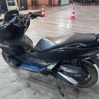 pcx جيل الرابع كوري دراجة مكفولة من كلشي بيها بس كسر زغير موجود بصور م...