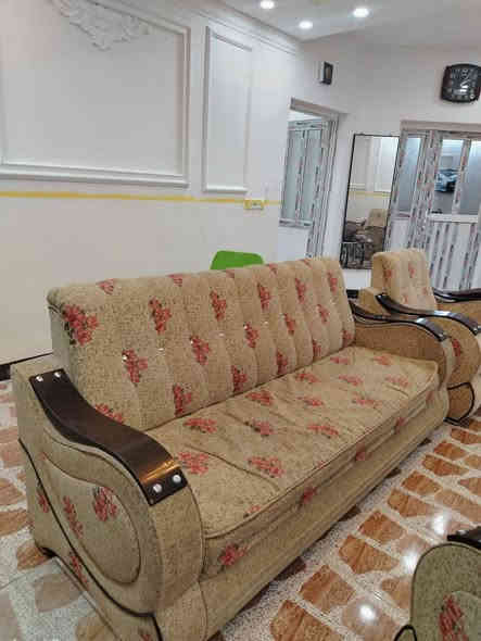 قنفات 5 قطع للبيع نظيف كدام العين ب110 قفل العنوان كركوك قرب عمل شعبي والرقم ***********
