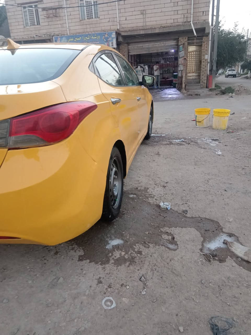 سلام عليكم لانتره ٢٠١١ أمريكي مكينه حاويه قبل يومين شاده بجم محدث مكينه كير تبريد حداديه تخم تاير كهرباءيات كله عله شرط بيه طخه ضربه عابره مابيه شرط سعر ٩٥ وبيه مجال بصيط واني خادم لعنون *********** رقم بغداد تحويل مباشر بيع فقط
