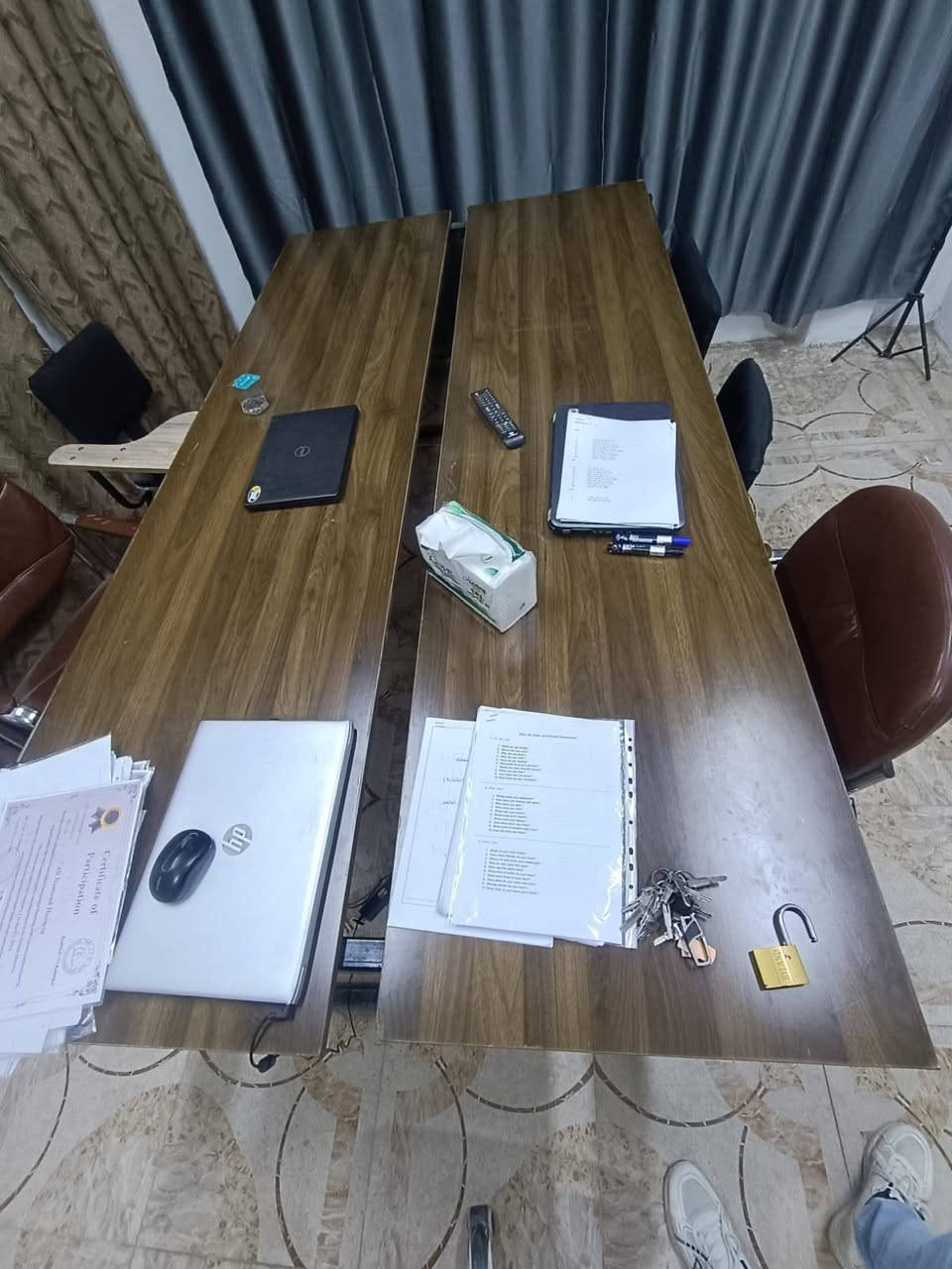 للبيع ميز اجتماعات حديد نوع ثقيل وبحالة ممتازة جداً
✅ الهيكل حديد قوي ومتين
✅ مناسب للمكاتب والشركات والمعاهد والقاعات
✅ بحالة نظيفة وجاهز للاستخدام مباشرة

📏 الأبعاد:
الطول: 3.30 متر
العرض: 2 متر

💰 السعر: 200,000 دينار عراقي (قفل)

📍 الموقع:
البصرة - الزبير

📞 للاستفسار أو التواصل:
***********

