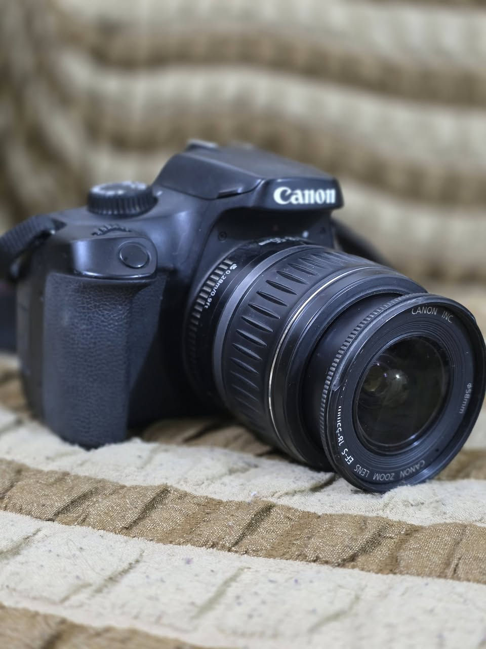 كامره للبيع
كانون D4000 سعر مناسب 
***********
