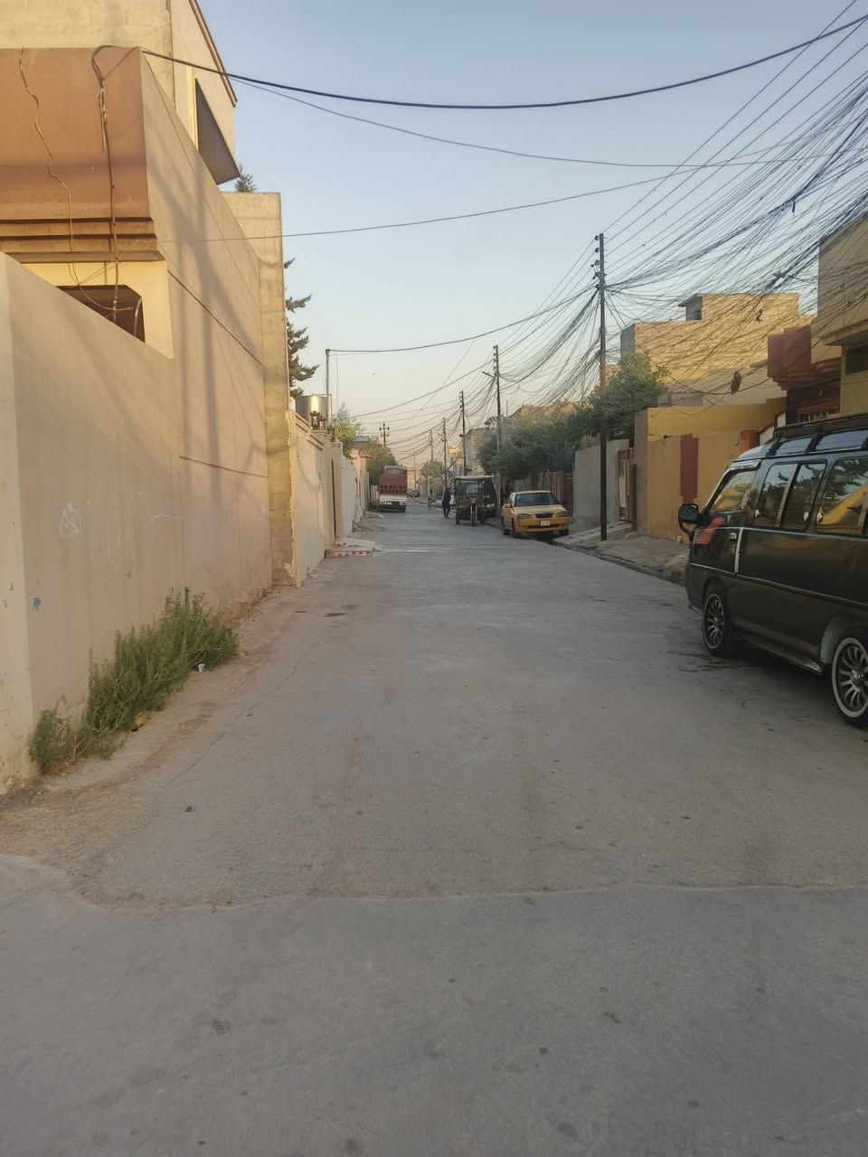 * موصل حي  الزهراء قرب جامع البينه 

- *المساحة*: 210 متر مربع  

- *نوع الملكية*: طابو صرف حديث، سنة 2025  
- *البناء*: طابق ونصف،( تصميم غرفتين هول حمام 🛀 طابق الثاني  ) 
- *الأرضيات*: كاشي بالكامل  طابق ثاني بورسلين 
- *الترميم*: تم ترميم البيت بالكامل سنة 2010  
- *الحالة*: البيت نظيف ومرتب، جاهز للسكن المباشر

الدار موقعها مناسب والسند أصولي 100%. 

السعر: عند الاتصال  
للاستفسار والمعاينة: ***********
