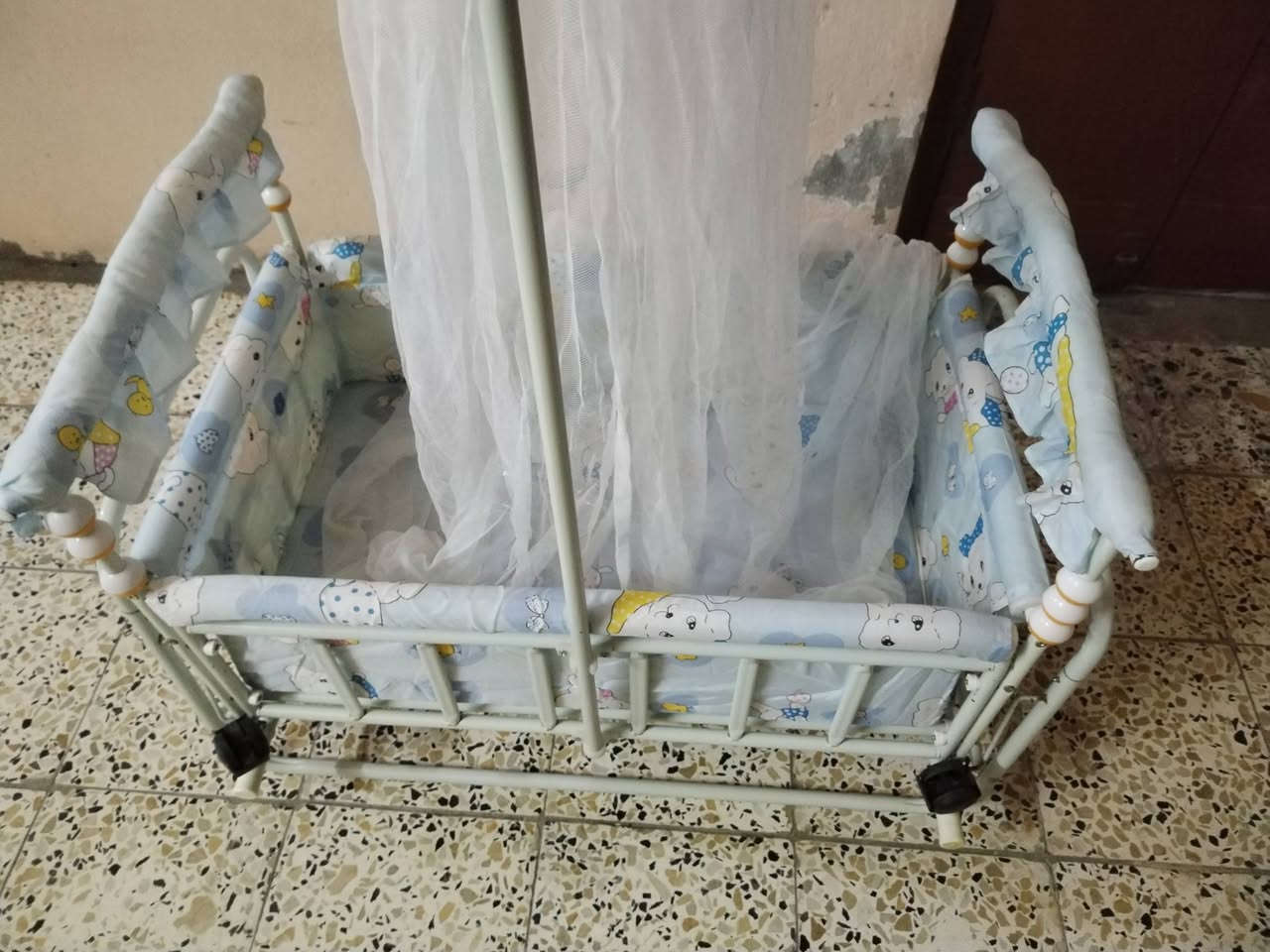 السلام عليكم للبيع كاروك ويصير جربايه جديد  انضف من التصوير كوت كفاءات سعره 50 وبيه مجال ***********
