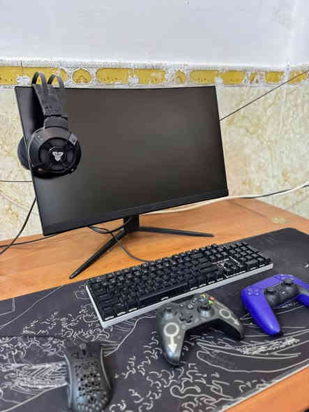 للبيع. الpc و الشاشه و كافة الملحقات الموجوده 
المكان بابل 
*********** واتساب
