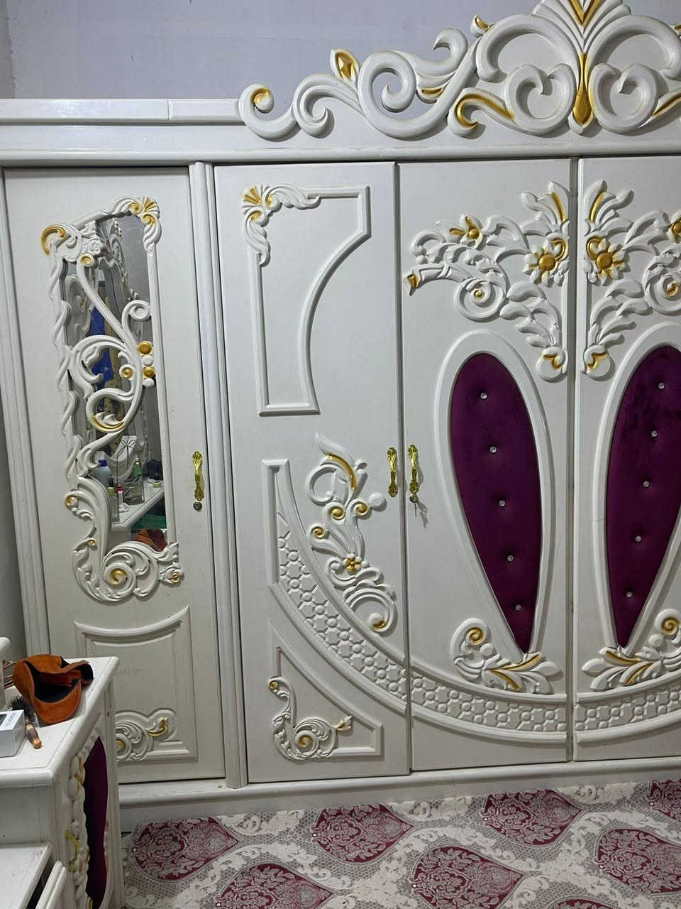 سلام عليكم غرفه خشب عراقي صاج لون ابيض ما مستعمله هواي نضيفه كلش سعر 750وبيه مجال ***********وتساب موجود
