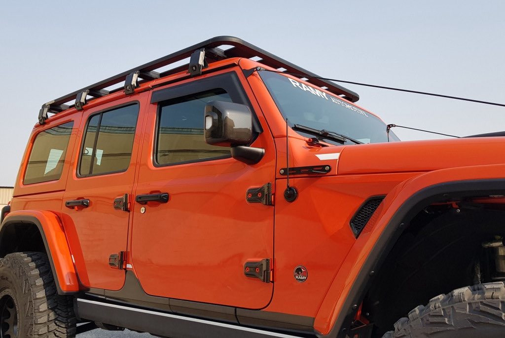 ويل مال روبيكون 2024
تايرات بي اف كودرج قياس 285/70/17
سيباية مال رانجلير وترهم ع اغلبية السيارات ماركة AOR
سعرها من دبي من رامي ب ١٠ ورقات 
مستخدمه شي قليل 
لايت اشارة لد جهة اليسار صفحة السايق
سكوبات بنيد روبيكون 
***********
***********
