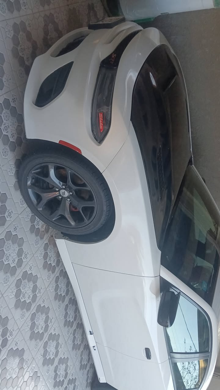 السلام عليكم جارجر موديل 16 اصل  sxt بغداد سيارة جاهزه الاخير داخله كلين بيه بلعراق حادث صار جاملغ وبنيد بدون دواخل شواصي كفاله وبيه الباب جهة الصدر بدلت بيه نرمادة يعني هوه  بابه مكاني بابل رقمي *********** وبيه واتساب 
السعر 180 وبيه مجال
