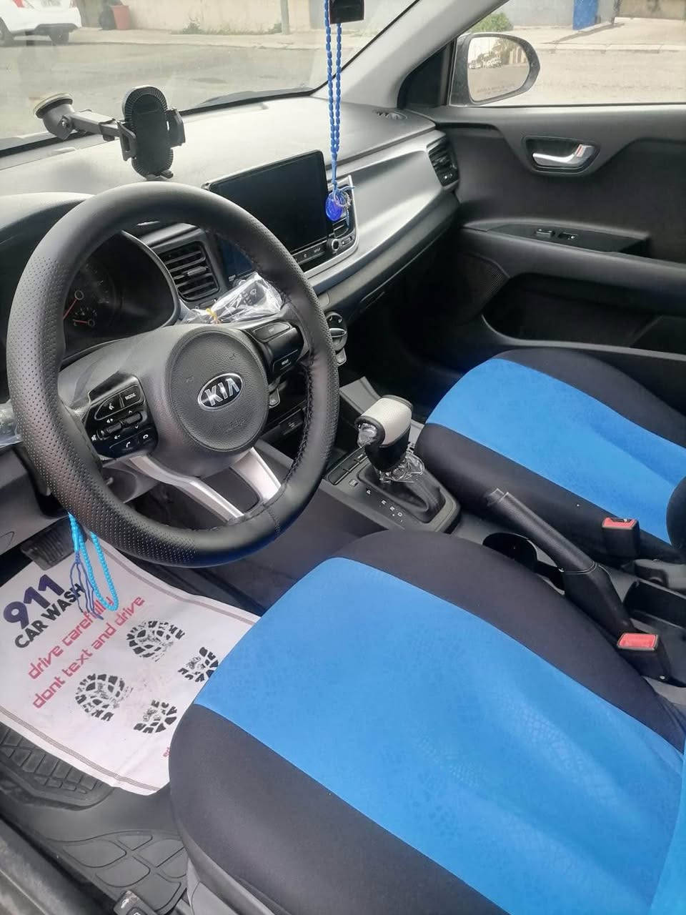 كيا ريو موديل 2021 
مواصفات عاديه معروفه وارد امريكي  شاشه نضام قياده اوتو وسبورت بيها 3 قطع كلير فقط من امريكا باب السايق خلف السايق والجاملغ الخلفي فقط بخ  
استفسار ***********  متوفر واتساب أربيل, العراق
