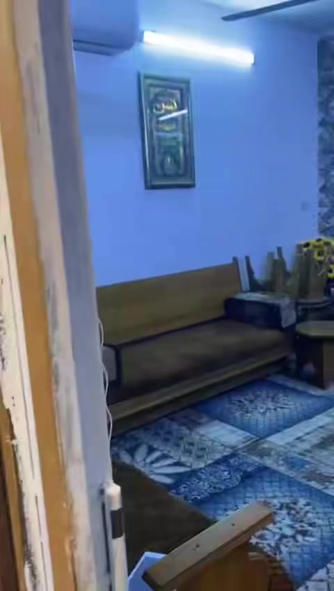 سلام عليكم 50م مسلح قاط ونص للبيع في الحريه الاولى يحتوي على صاله و حولي و مطبخ و خدمات و منور و غرفه نوم و الطابق الثاني حولي و غرفه نوم و سطح ناصي عالي البيت نظيف قاط ونص واجهه 4م نزال 12.5م للاستفسار الاتصال على الرقم 
***********
