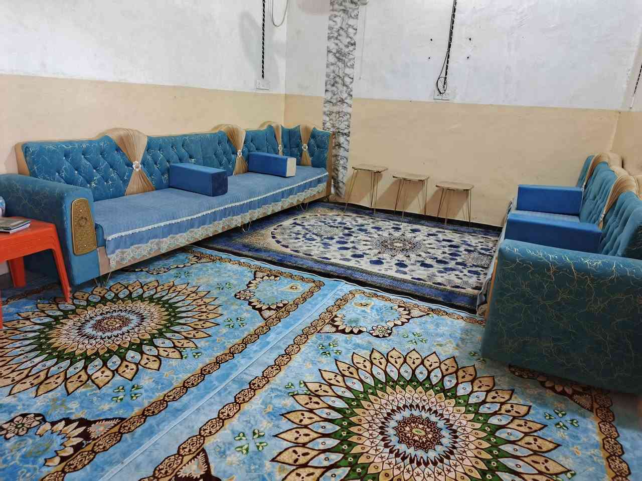 بيت للبيع البستنه زراعي يتكون من غرفتين 5*4 وهول 5*4 استقبال 5*4
ومطبخ 4*3ونص مساحته أكثر من 230متر
السعر 40وبيه مجال 
وتوجد قطعه أرض مساحته 200 طابو 25
في حي العدل
استفسار /***********
