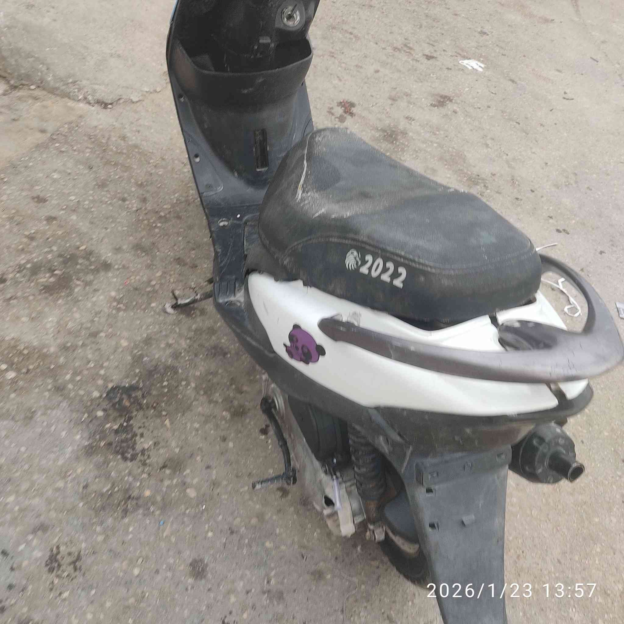 ماكس للبيع
مكينه 49 بلادية مامفتوحه 

كهربائيات كلها شغاله 
السلف شغال يرادله كارت شحن فقط 

دراجة مامحتاجه عوزها ترتيبات 

بيها صوت بالكلج الامامي على الأغلب فايبرات 

صالنصه FM

كابريته جديده 

قبضات جدد
شوته جديده 

سعر 275وبيها مجال للشراي تواصل اتصال او  خاص او واتساب

***********
