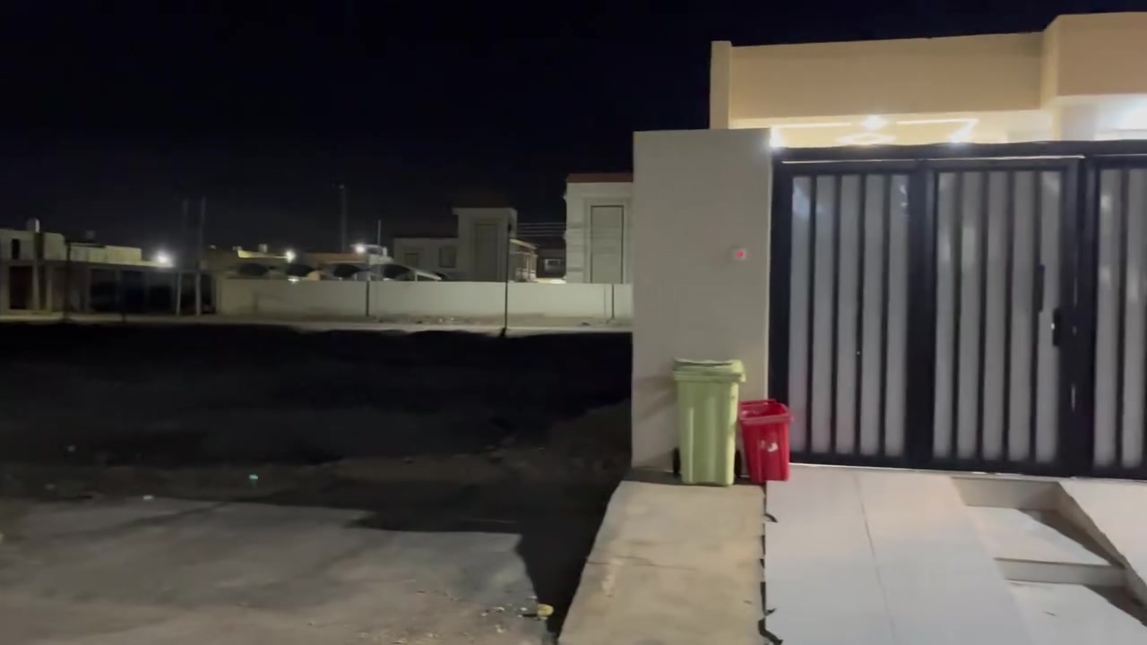 السلام عليكم منزل في منطقة حي القصور على طريق بغداد قرب مدرسه ابتدائيه المساحه300m للاستفسار اتصل على هذا الرقم***********
