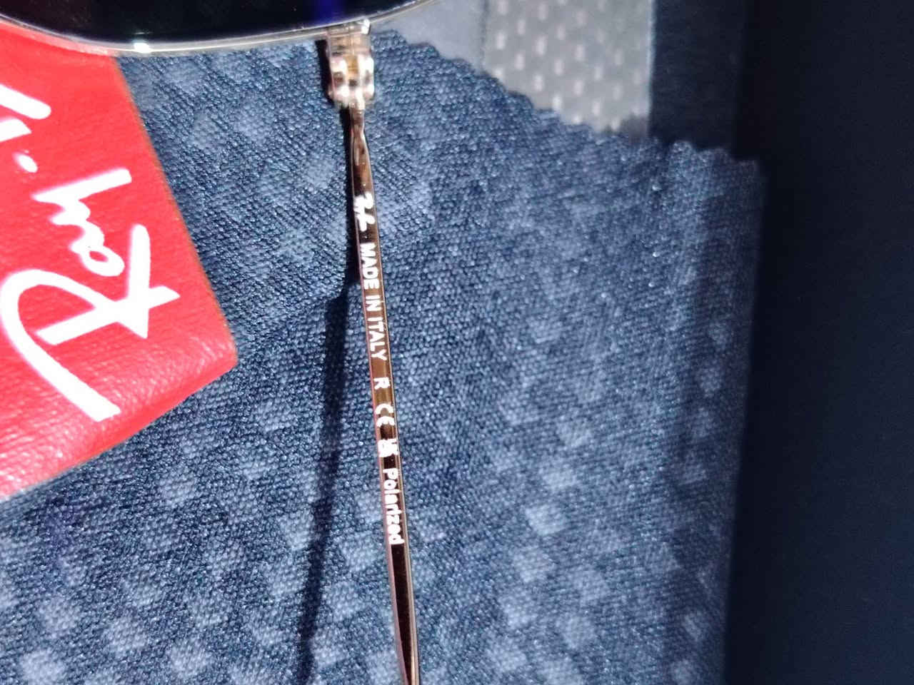 قيم واخذها بالعافيه. 
نظارة ريبان (Hexagonal Flat Lenses) الغنية عن التعريف، بتصميم هندسي فريد يجمع بين الكلاسيكية والعصرية. الصنع ايطالي


**إذا كنت صاحب هذا الإعلان وتريد حذفه لأي سبب، رجاءا أرسل رسالة إلى الدعم الفني**